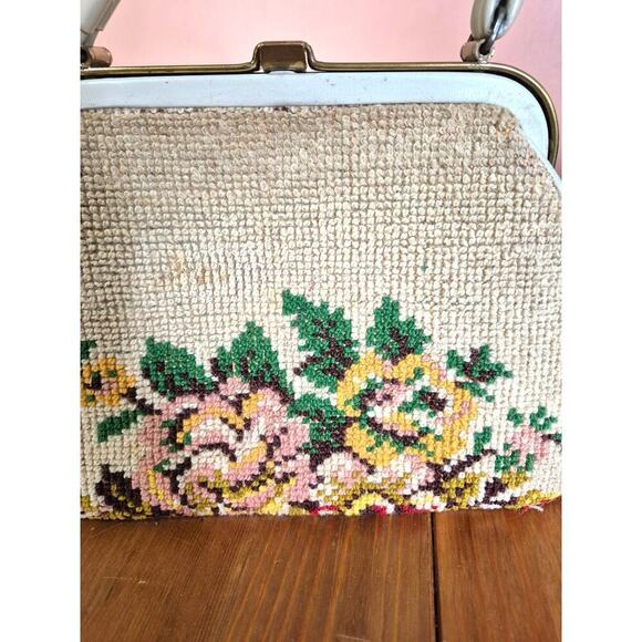 Vintage 1950s needlepoint floral handbag bag medium size kiss lock closure cream - Picture 4 of 6